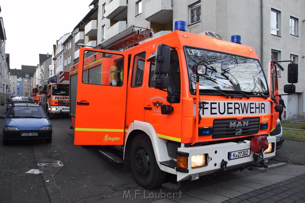 Feuer 1 Koeln Vingst Hesshofplatz P24.JPG - Miklos Laubert